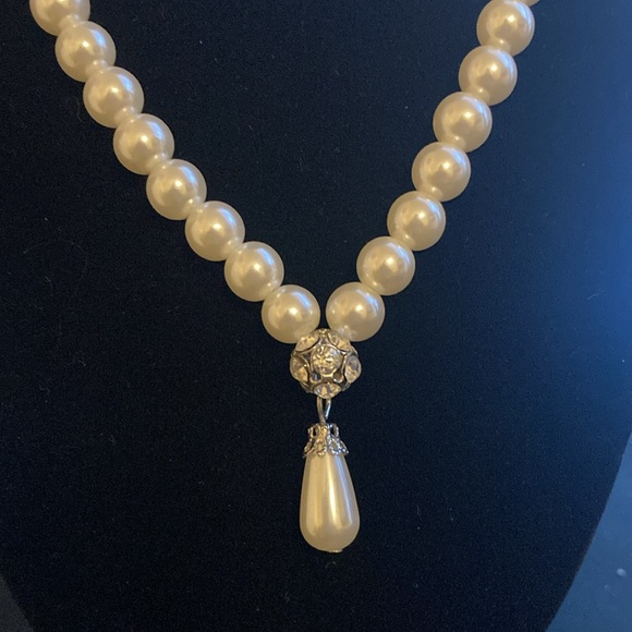 White Faux Pearl Necklace with Small Rhinestone Ball and Tear Drop Shaped Bead - Picture 3 of 11